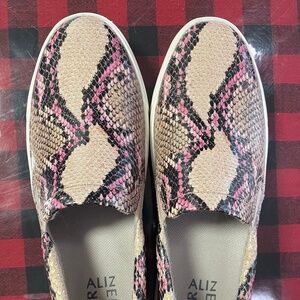 Naturalizer Slip On Snake Print Sneakers NWOT Size 7